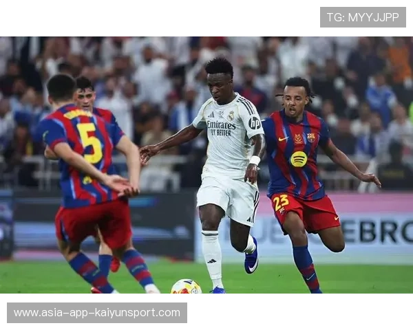 皇马主帅一根筋！球队0-0上后卫+2天才不用，领先巴萨3分争冠有变，现皇马主帅