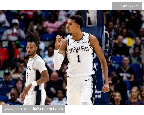 马刺主场5连胜重回西部第二！文班18分18板 福克斯复出24分，马刺队kj